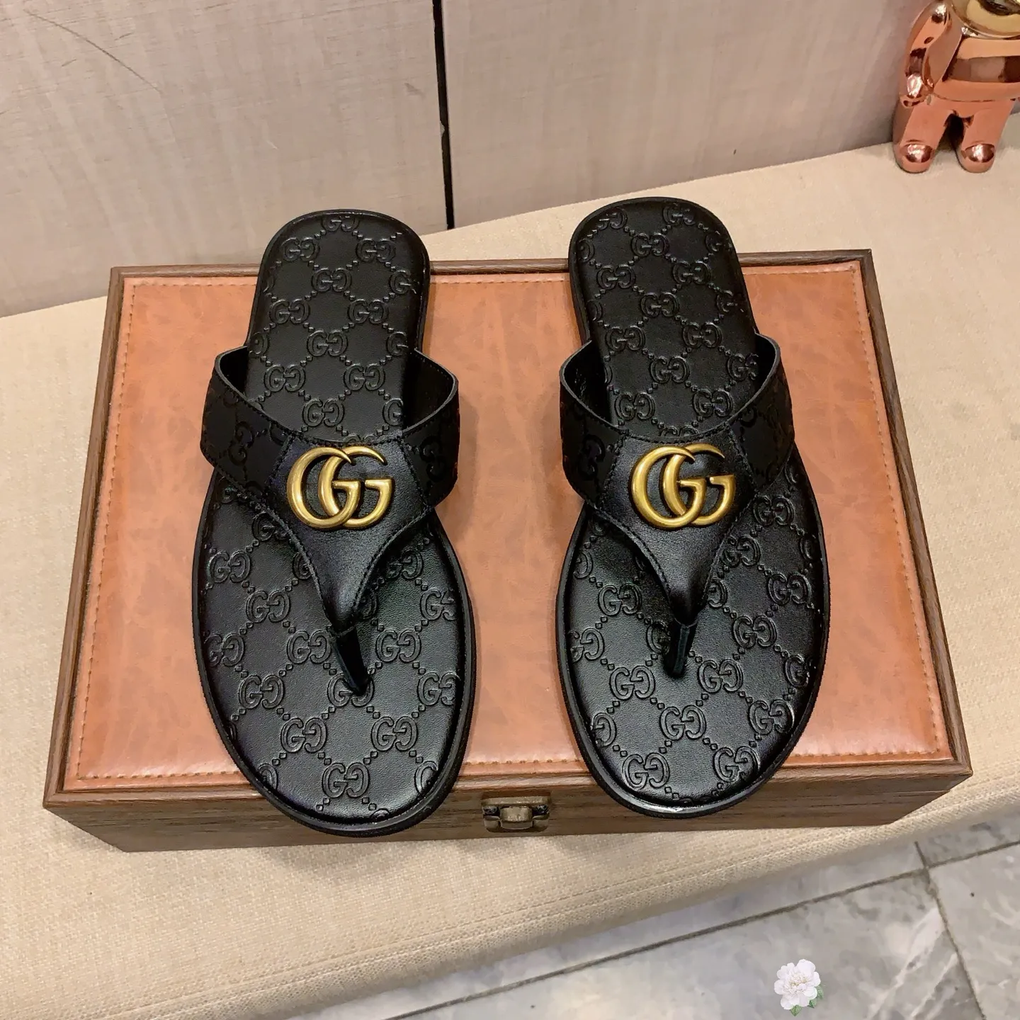 Slippers: New model: Factory price: 240💰💰🎩🎩🔥🔥《 Gucci* 》Series of slippers top purchasing agent🔍🔍Sold simultaneously for men, original Italian imported webbing made of selected cowhide, exquisite workmanship,), sole: (super comfortable) original factory special sole, ⚠️exclusive double-layer movable molded sole super comfortable⚠️, real shot🎬the real thing is more beautiful🔍🔍266 regular code 38-45,